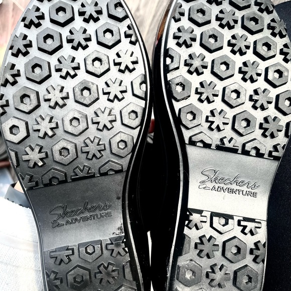 Skechers women’s winter boots - Picture 4 of 4